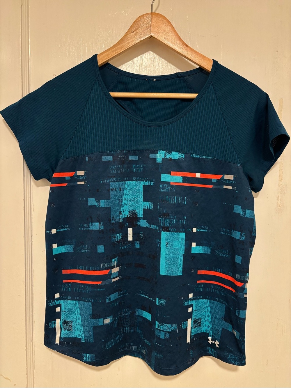 Under Armour Navy Blue Short Sleeve Performance Tee with Teal & Red Graphic